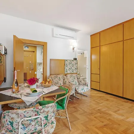 Sonia Studio-pool&balcony Near Vittoriale - Happy Διαμέρισμα Gardone Riviera